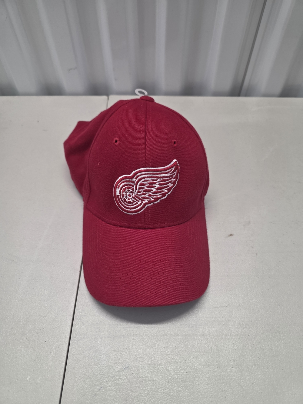 NHL Red Wings Red Logo Cap Hat Fitted Size 7